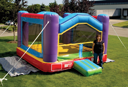 Bounce House in Yard | Fun Services Midwest